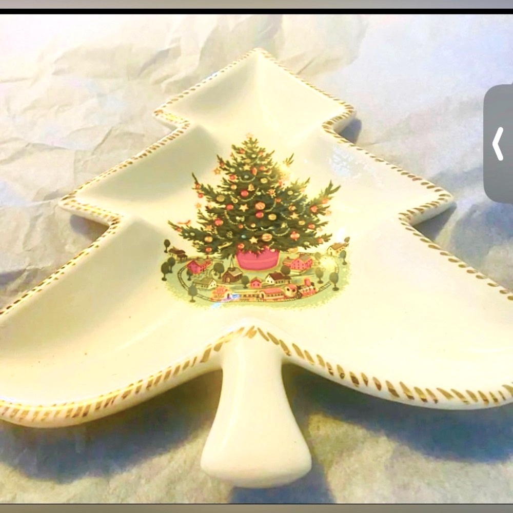 Beautiful Ceramic Christmas Tree Dish 9”x10”